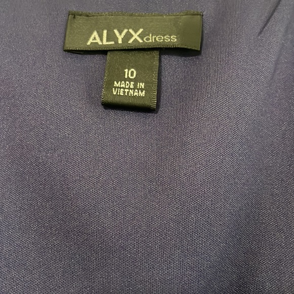 Dress - Picture 3 of 9